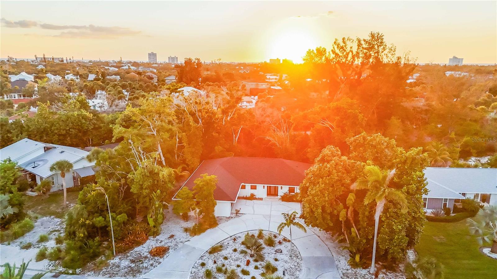 Image 64 of 94 For 635 Tropical Circle