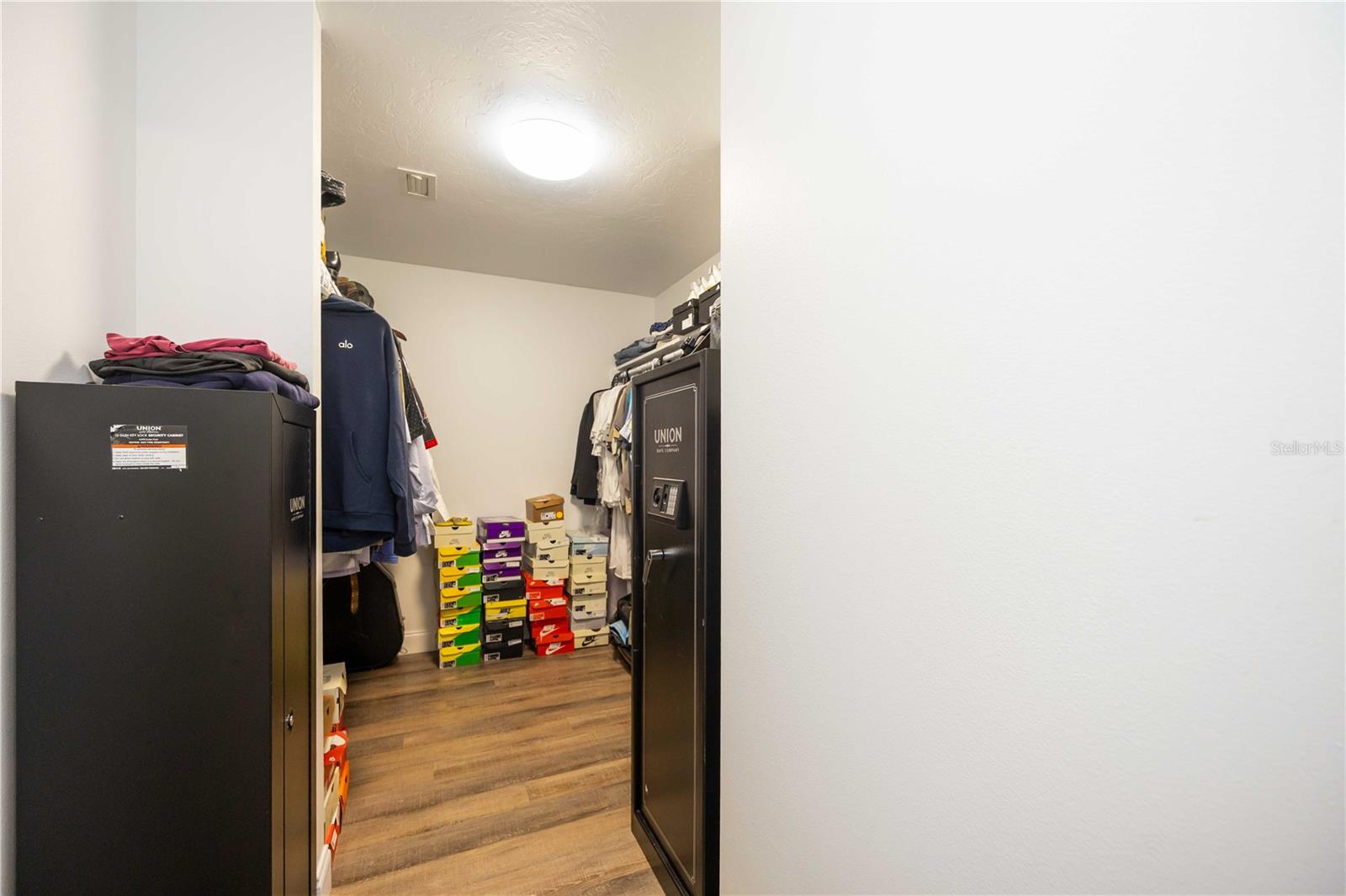 Image 67 of 94 For 635 Tropical Circle