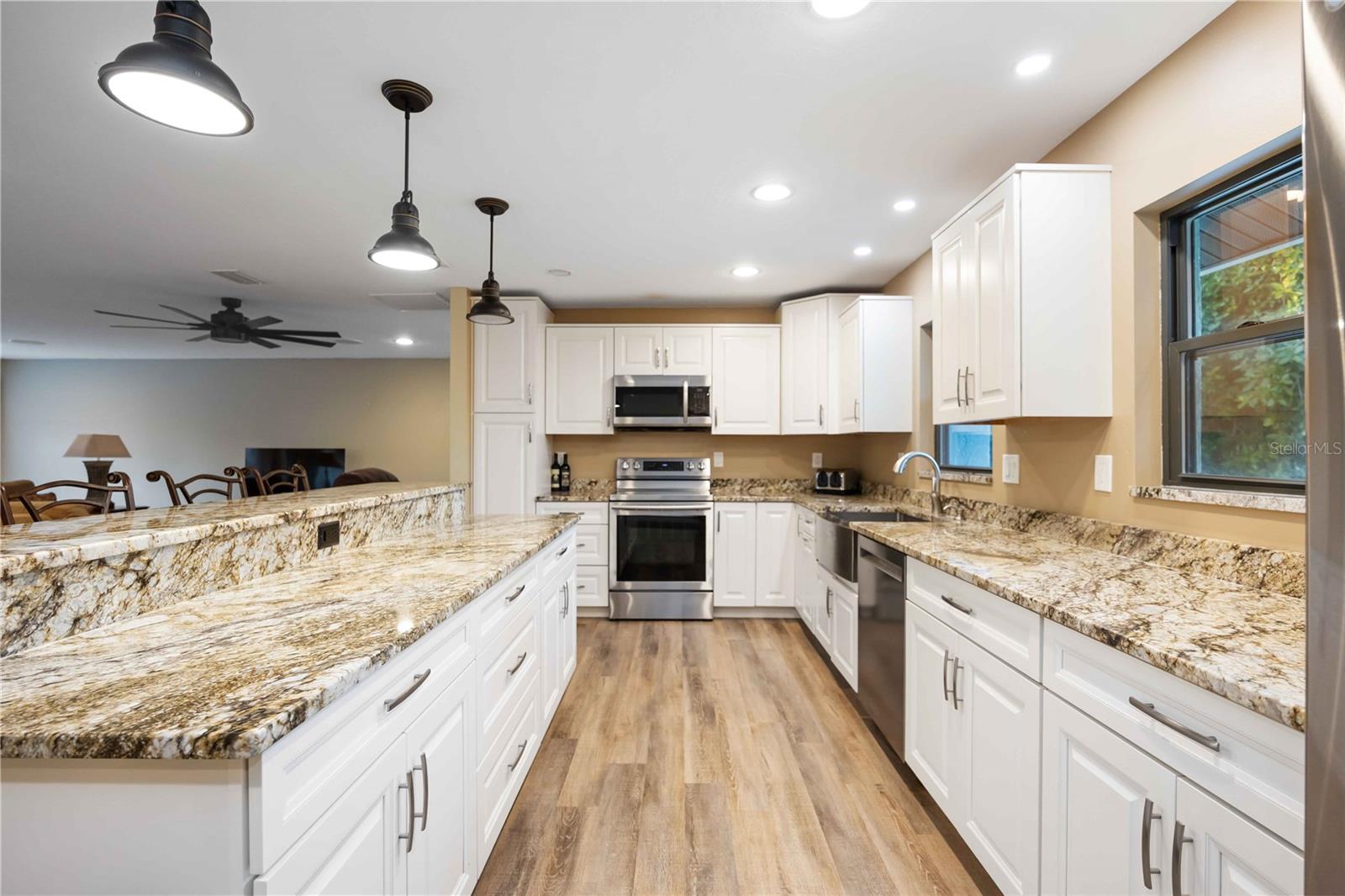 Image 9 of 94 For 635 Tropical Circle