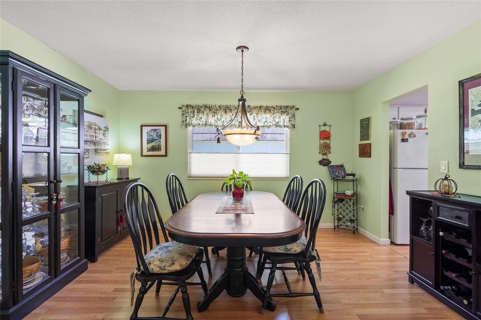 Image 13 of 41 For 1325 Glen Oaks Drive E 133