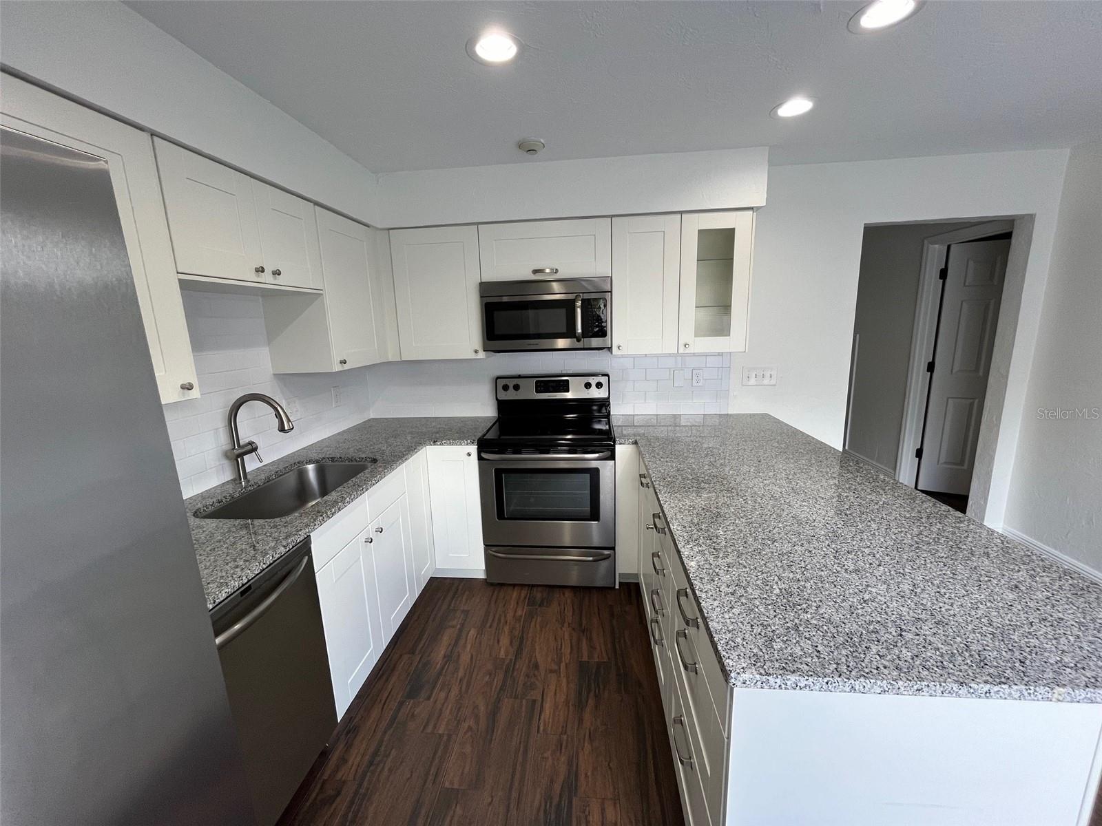 Image 4 of 17 For 301 Bungalow Park Avenue B