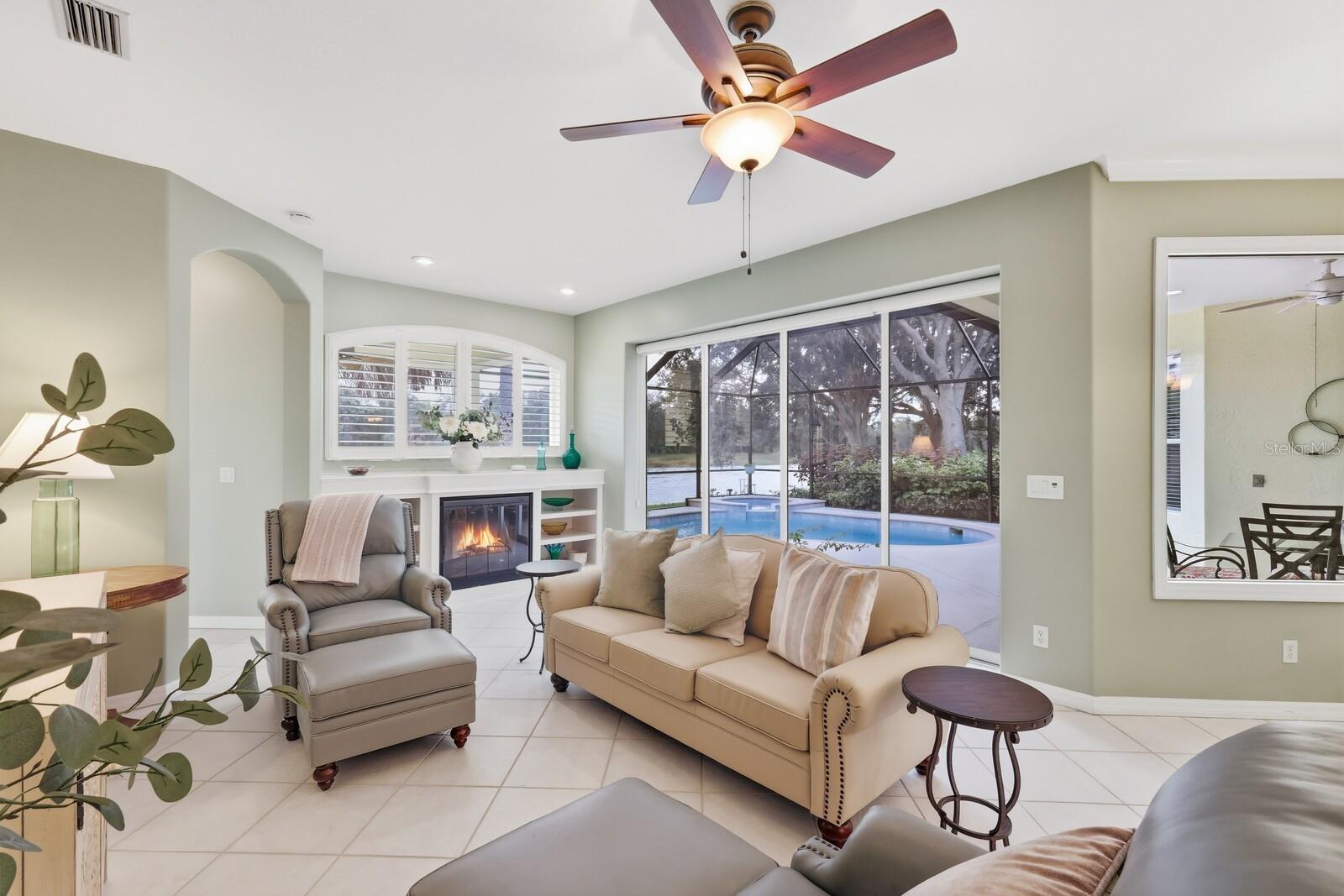 Image 11 of 38 For 392 Park Trace Boulevard