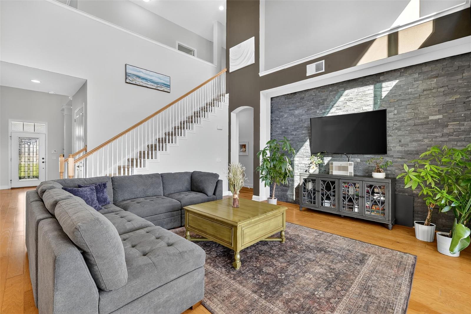 Image 18 of 69 For 16428 Good Hearth Boulevard