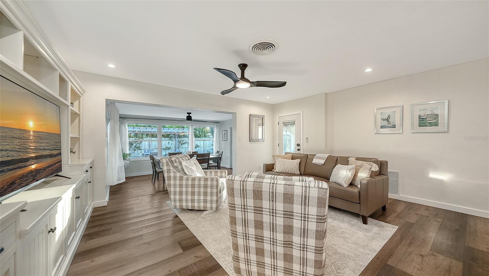 Image 18 of 72 For 2426 Wisteria Street