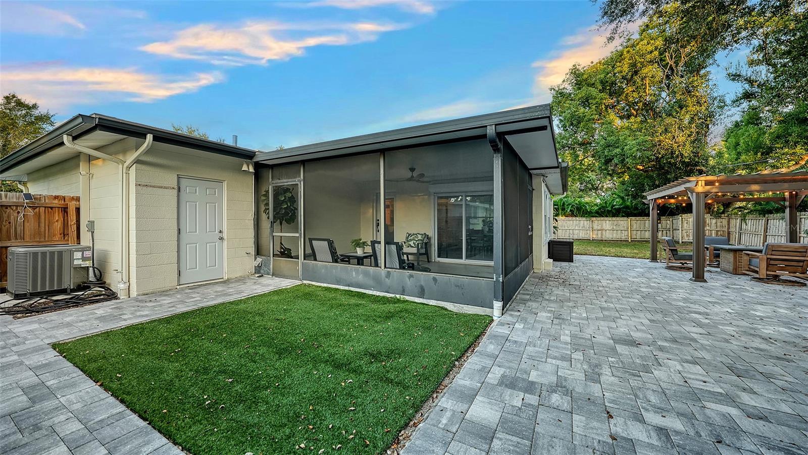 Image 38 of 72 For 2426 Wisteria Street