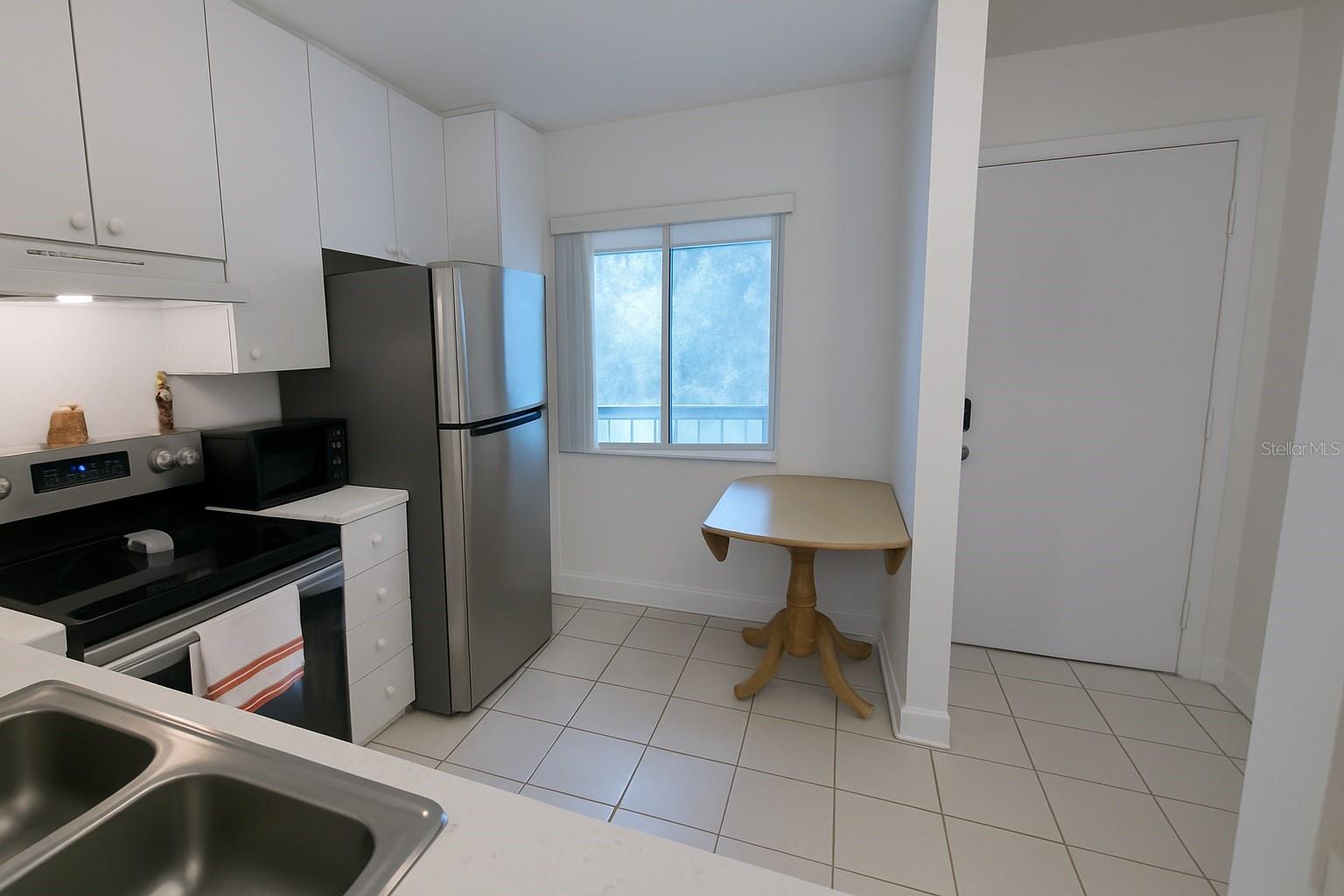 Image 9 of 12 For 2124 Tamiami Trail 204