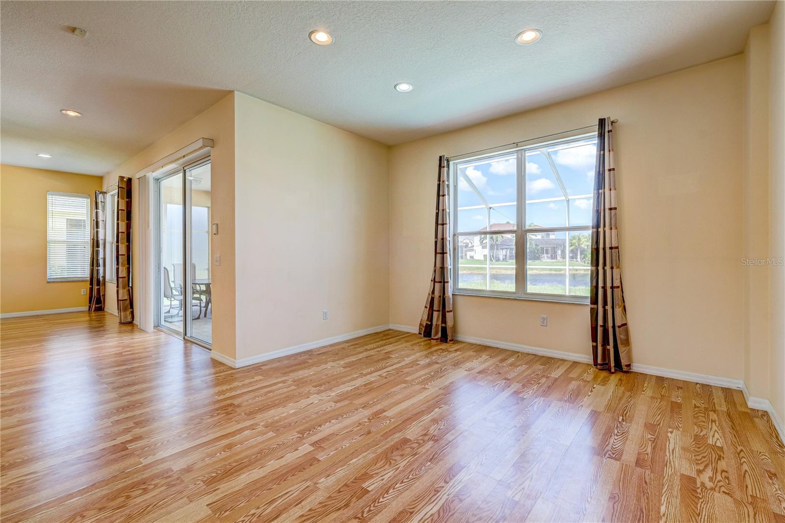 Image 12 of 34 For 5621 52nd Avenue W