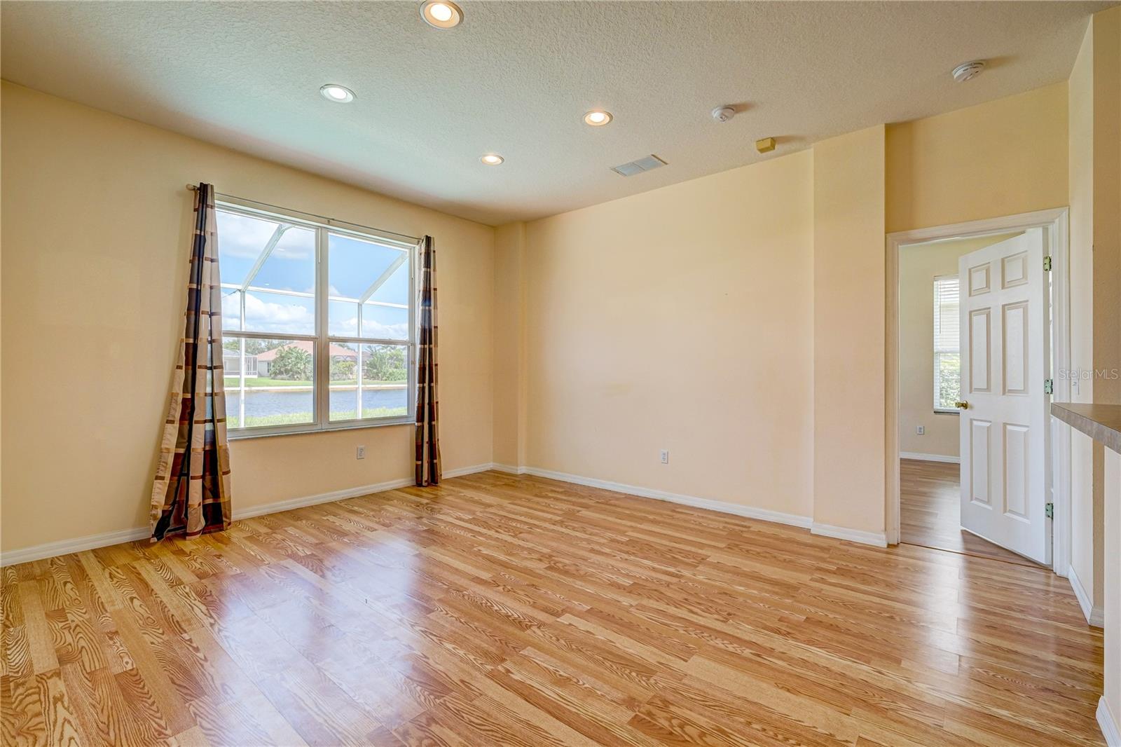 Image 13 of 34 For 5621 52nd Avenue W