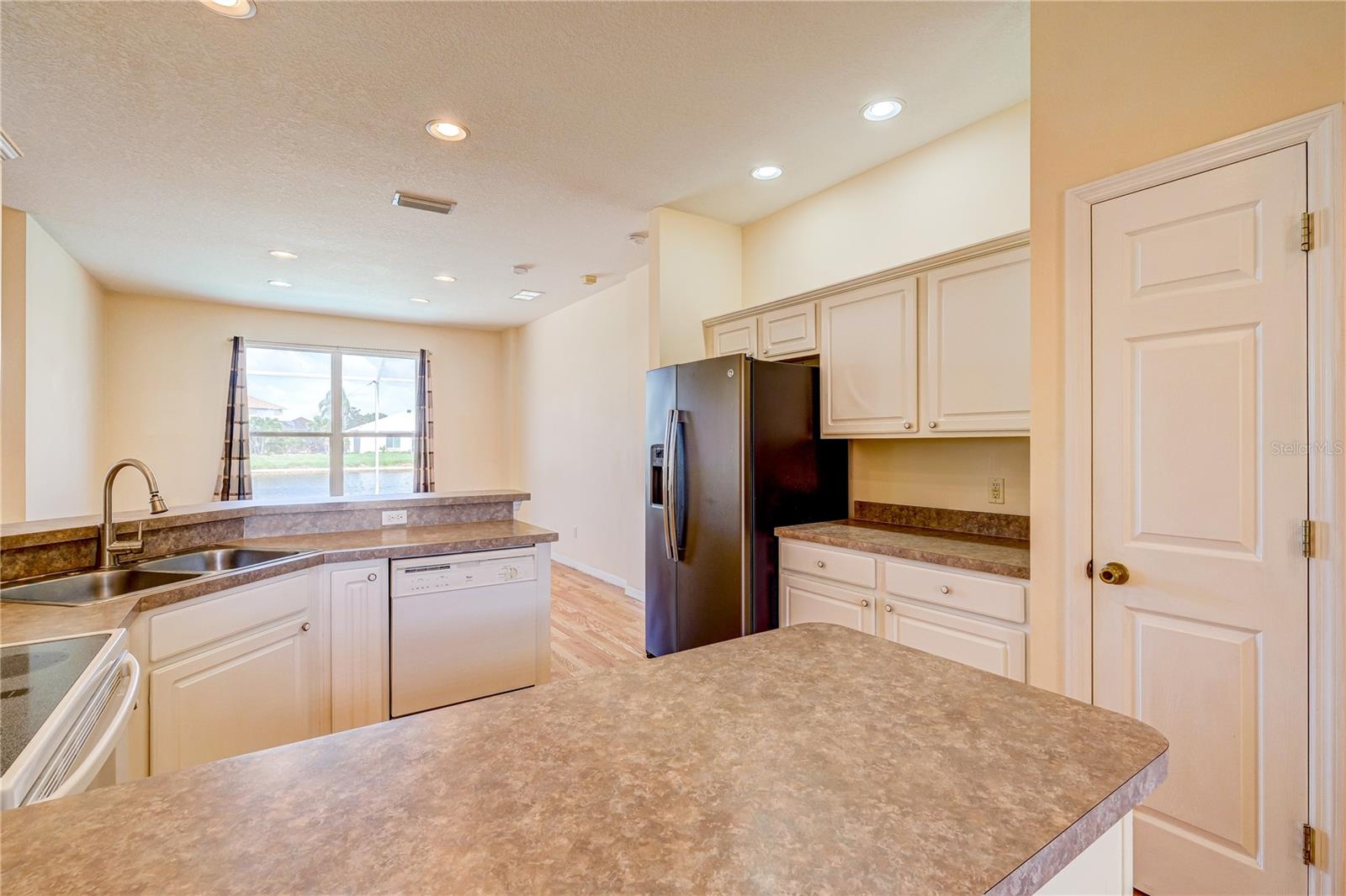 Image 4 of 34 For 5621 52nd Avenue W