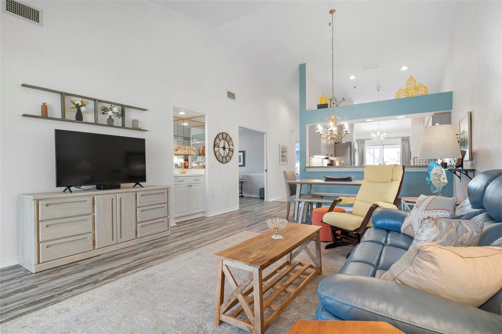 Image 10 of 48 For 6609 Stone River Road 206