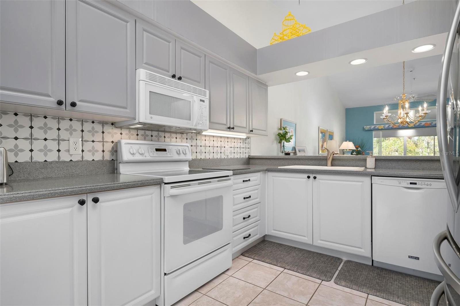 Image 13 of 48 For 6609 Stone River Road 206