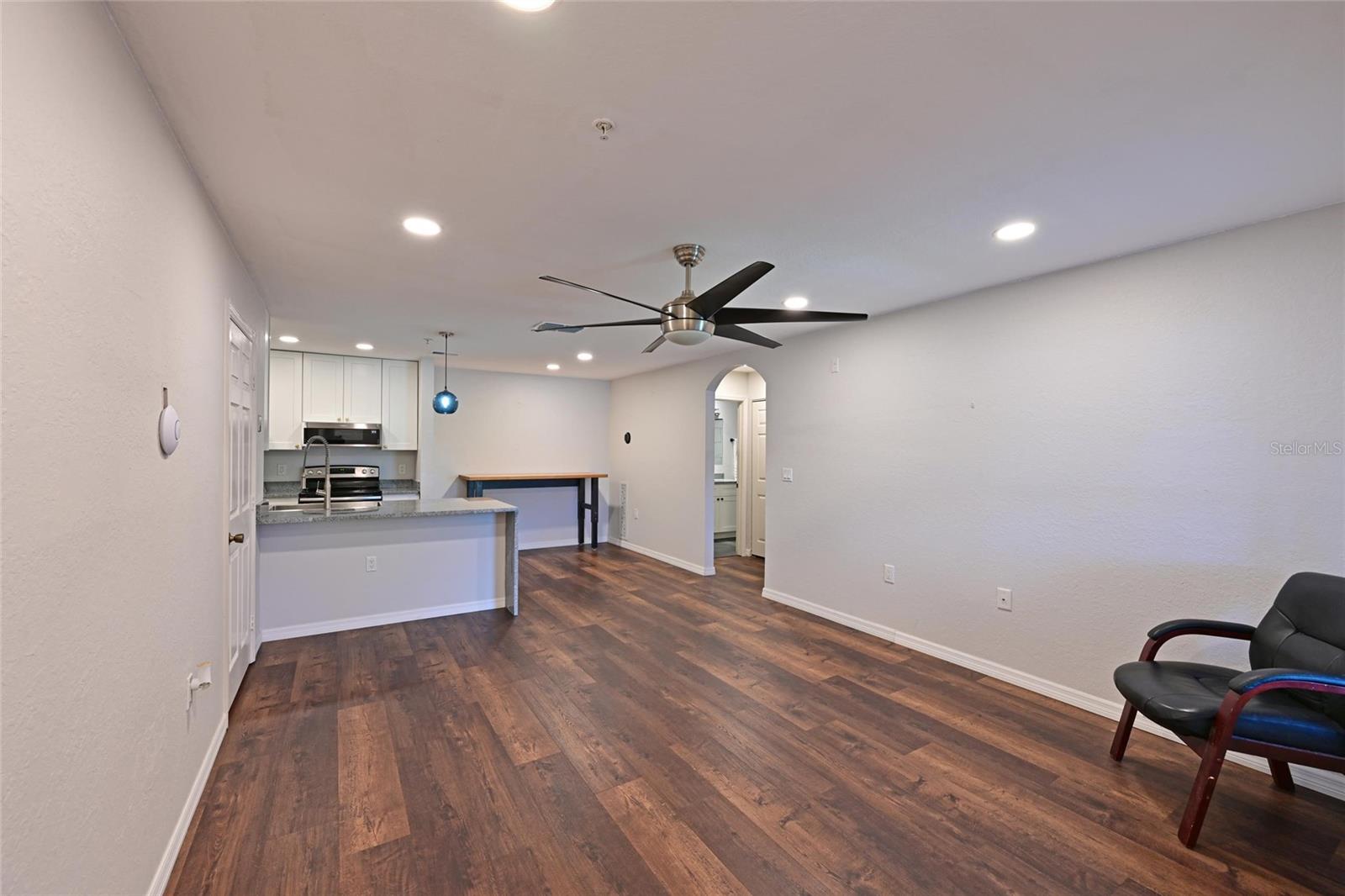 Image 11 of 40 For 8809 Manor Loop 106