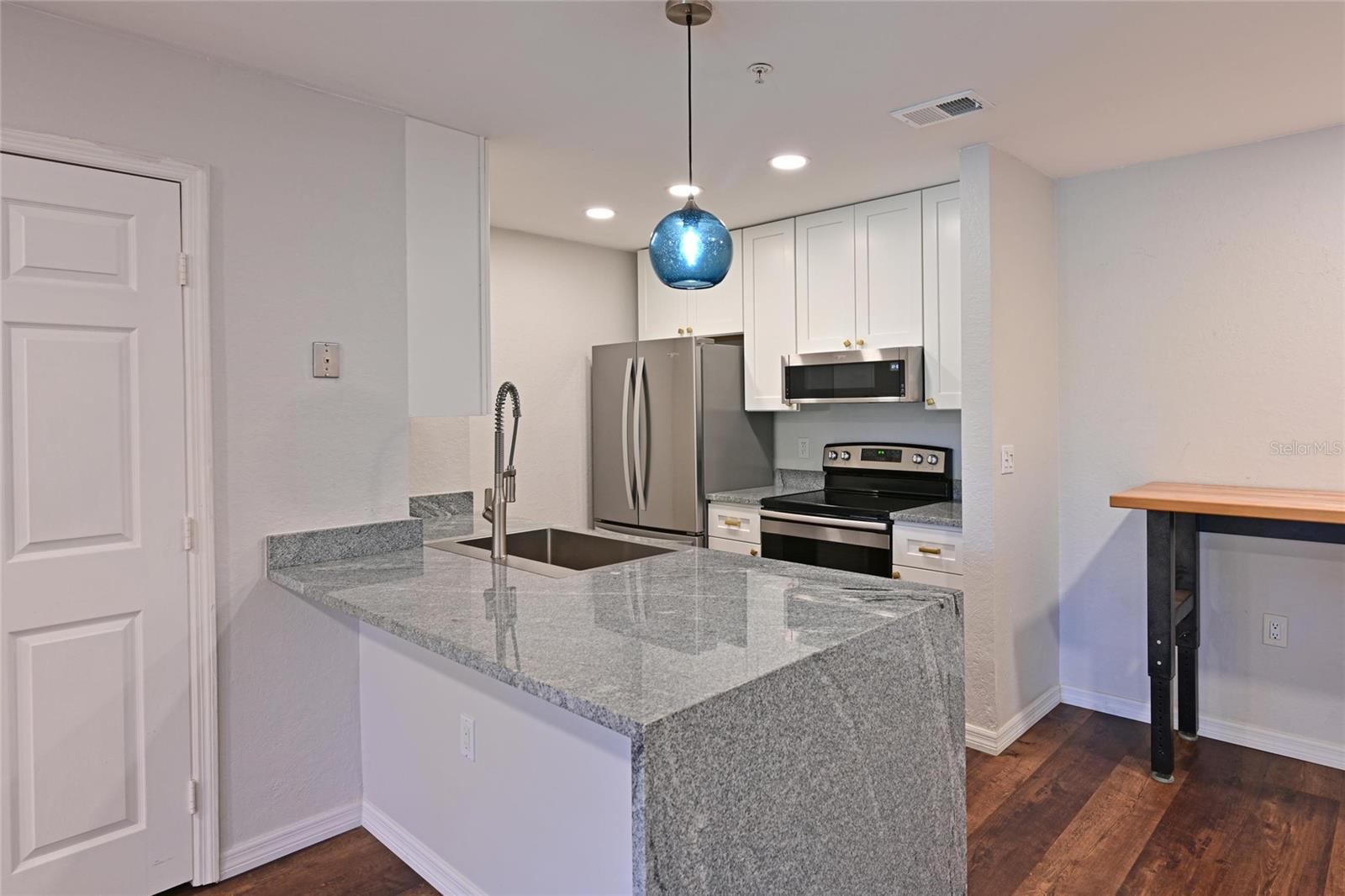 Image 13 of 40 For 8809 Manor Loop 106