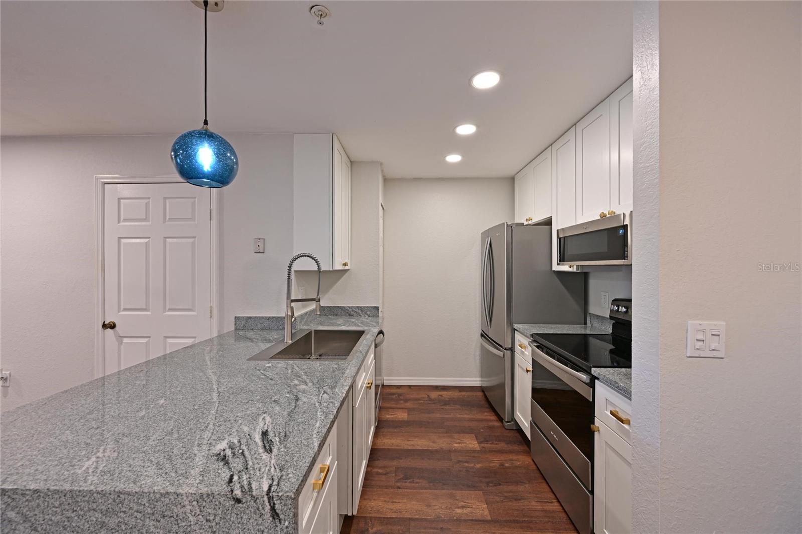 Image 14 of 40 For 8809 Manor Loop 106