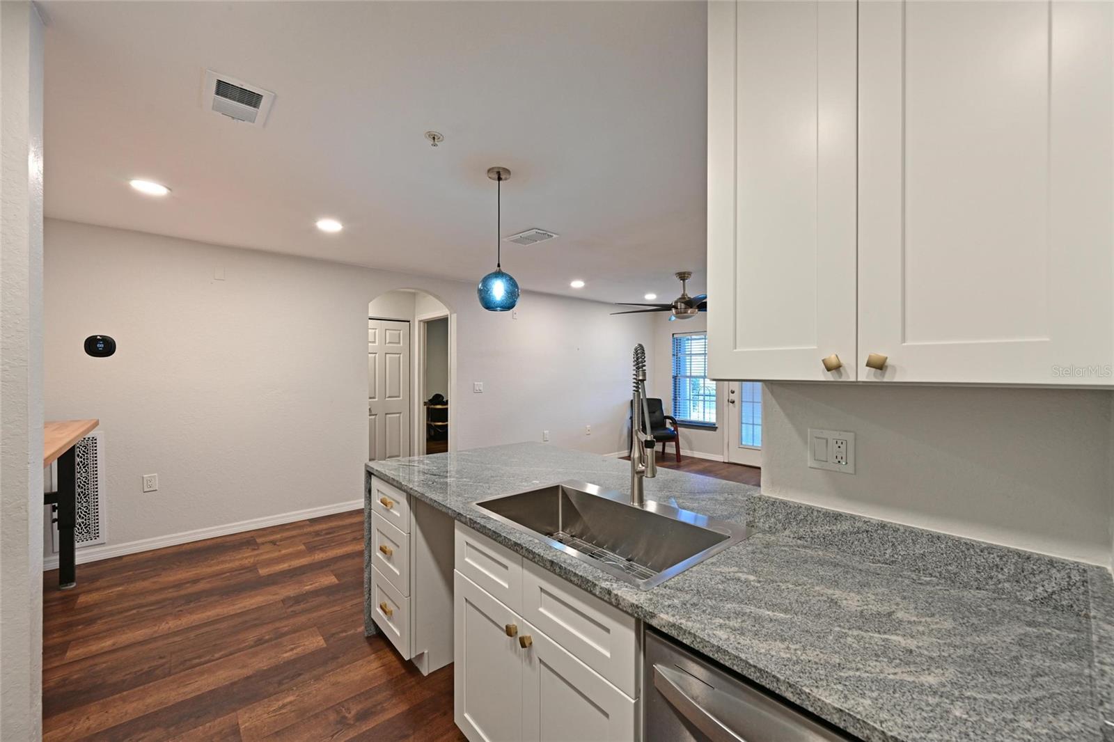 Image 16 of 40 For 8809 Manor Loop 106