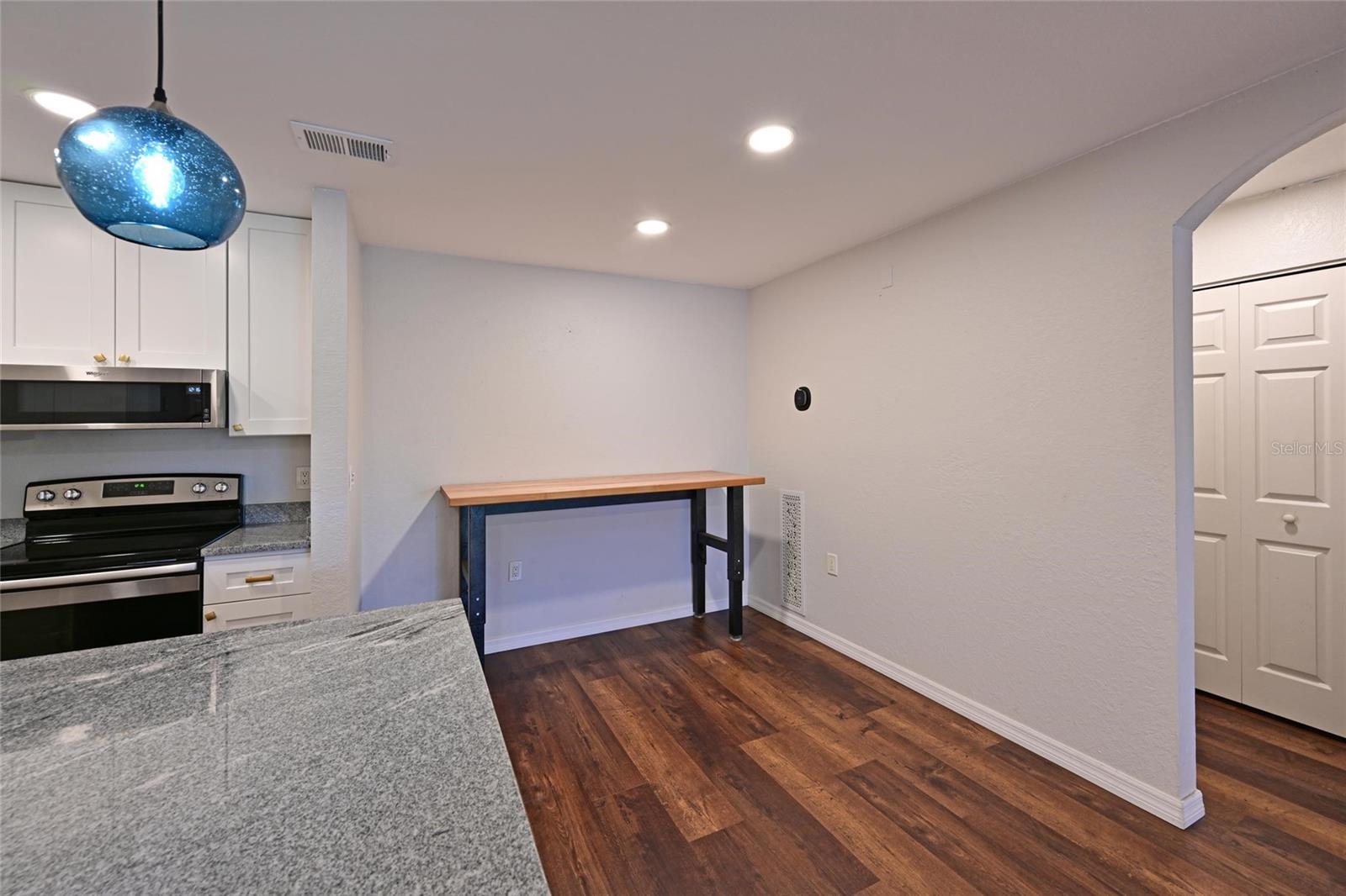 Image 17 of 40 For 8809 Manor Loop 106