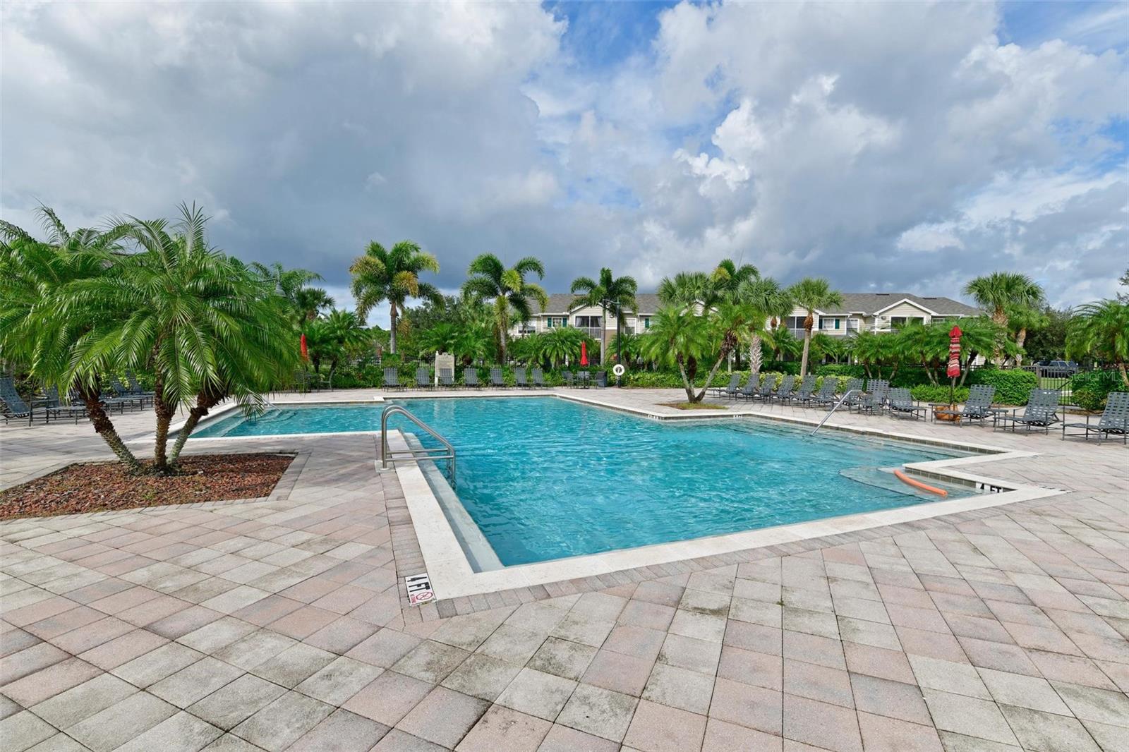 Image 30 of 40 For 8809 Manor Loop 106