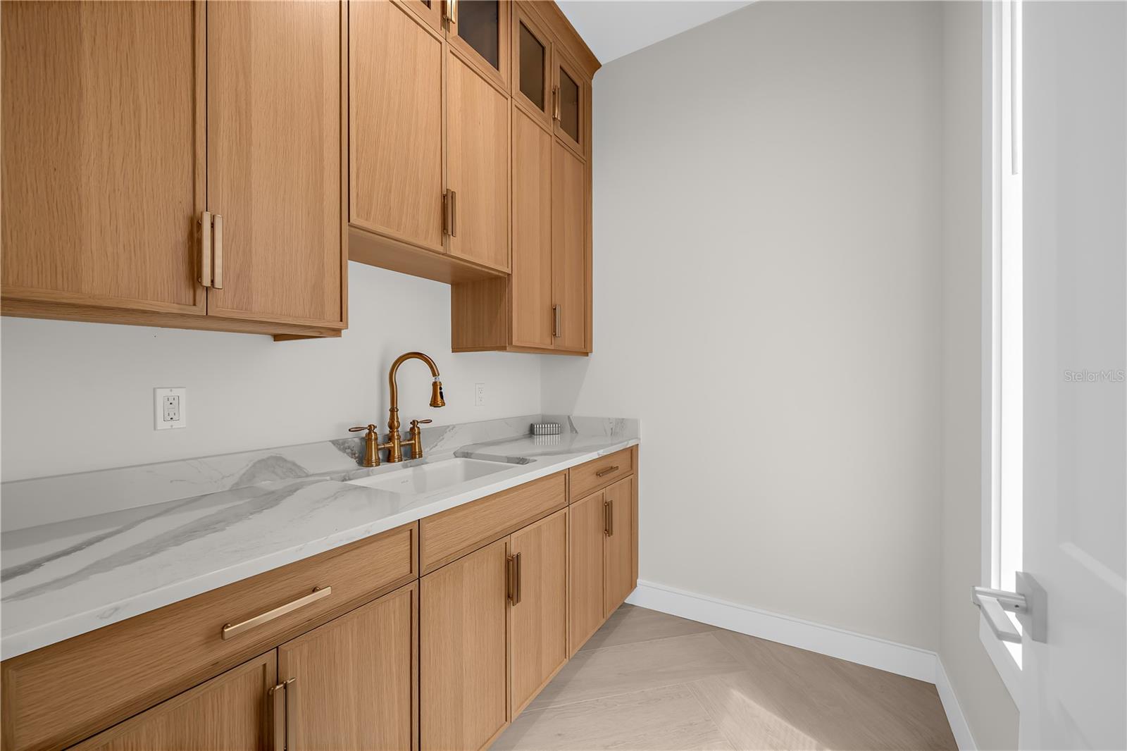 Image 27 of 98 For 551 Washington Drive