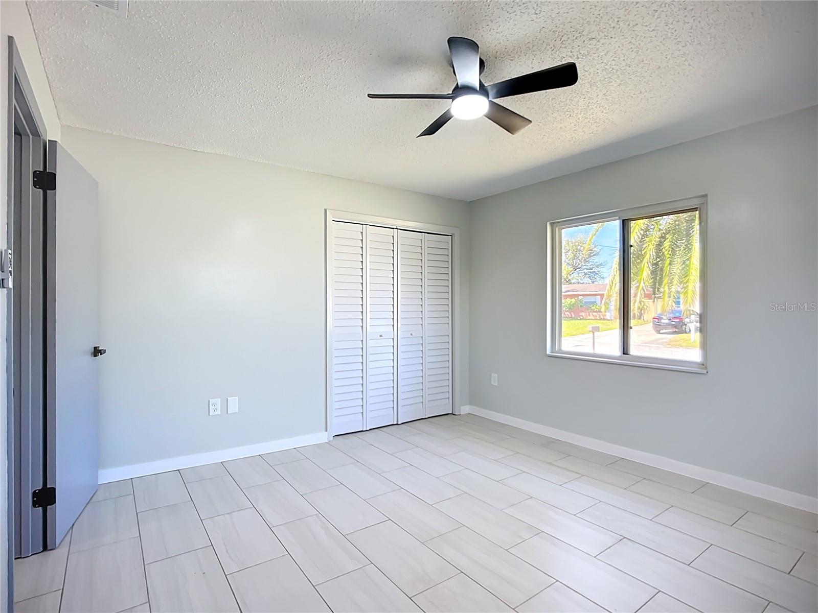 Image 11 of 33 For 3303 Cambridge Drive W