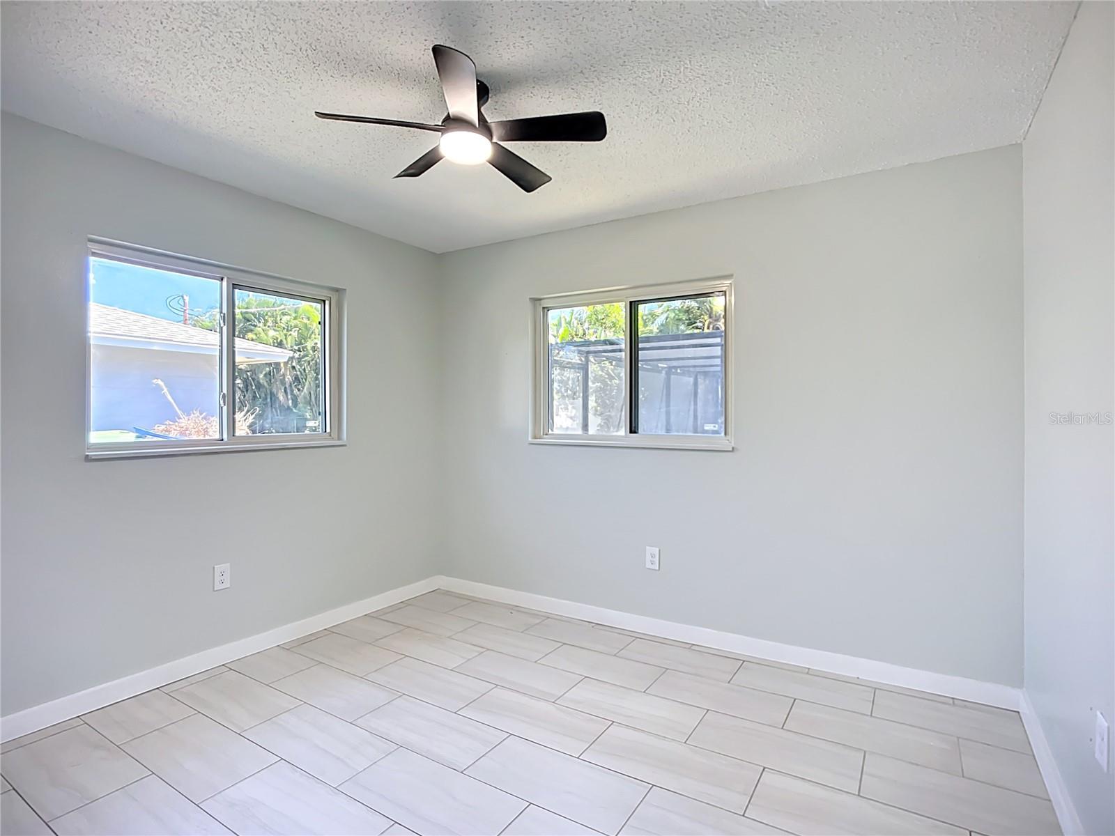 Image 13 of 33 For 3303 Cambridge Drive W