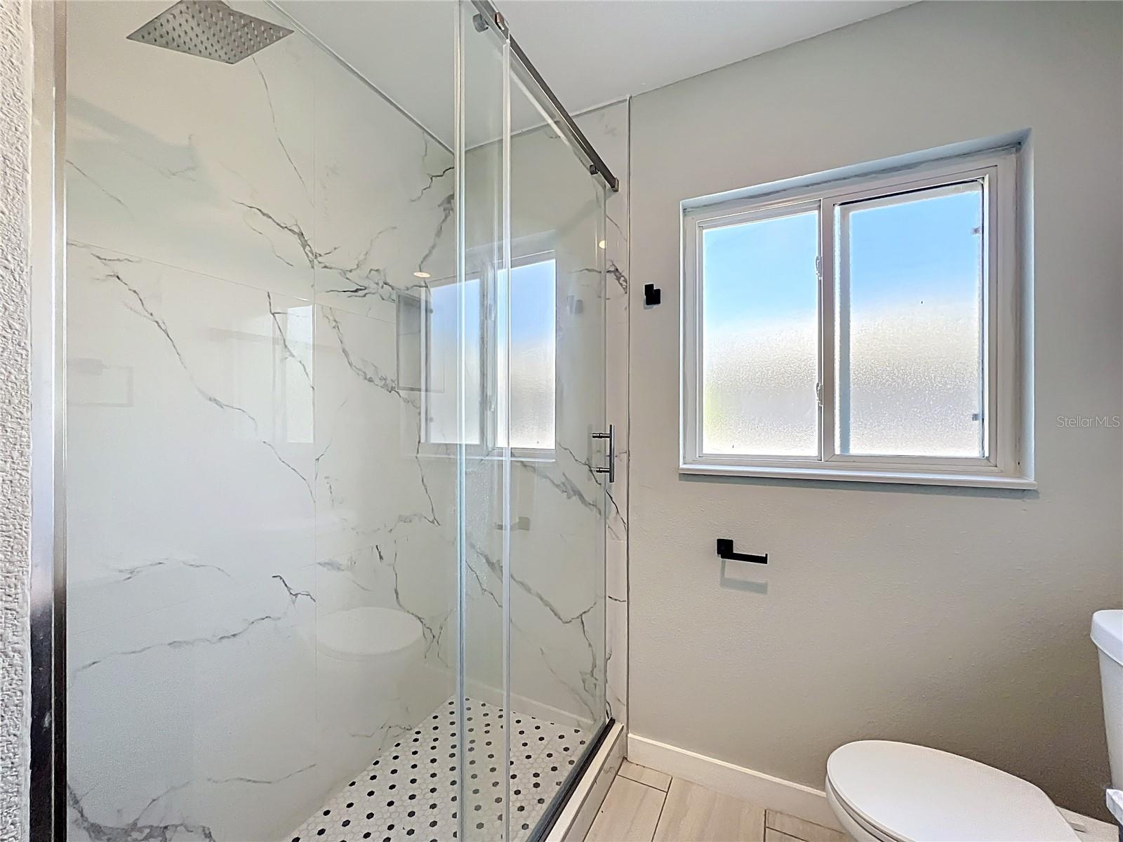 Image 15 of 33 For 3303 Cambridge Drive W