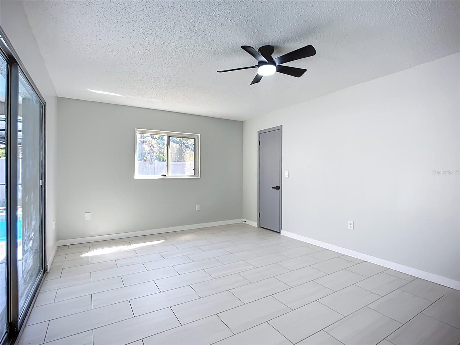 Image 16 of 33 For 3303 Cambridge Drive W