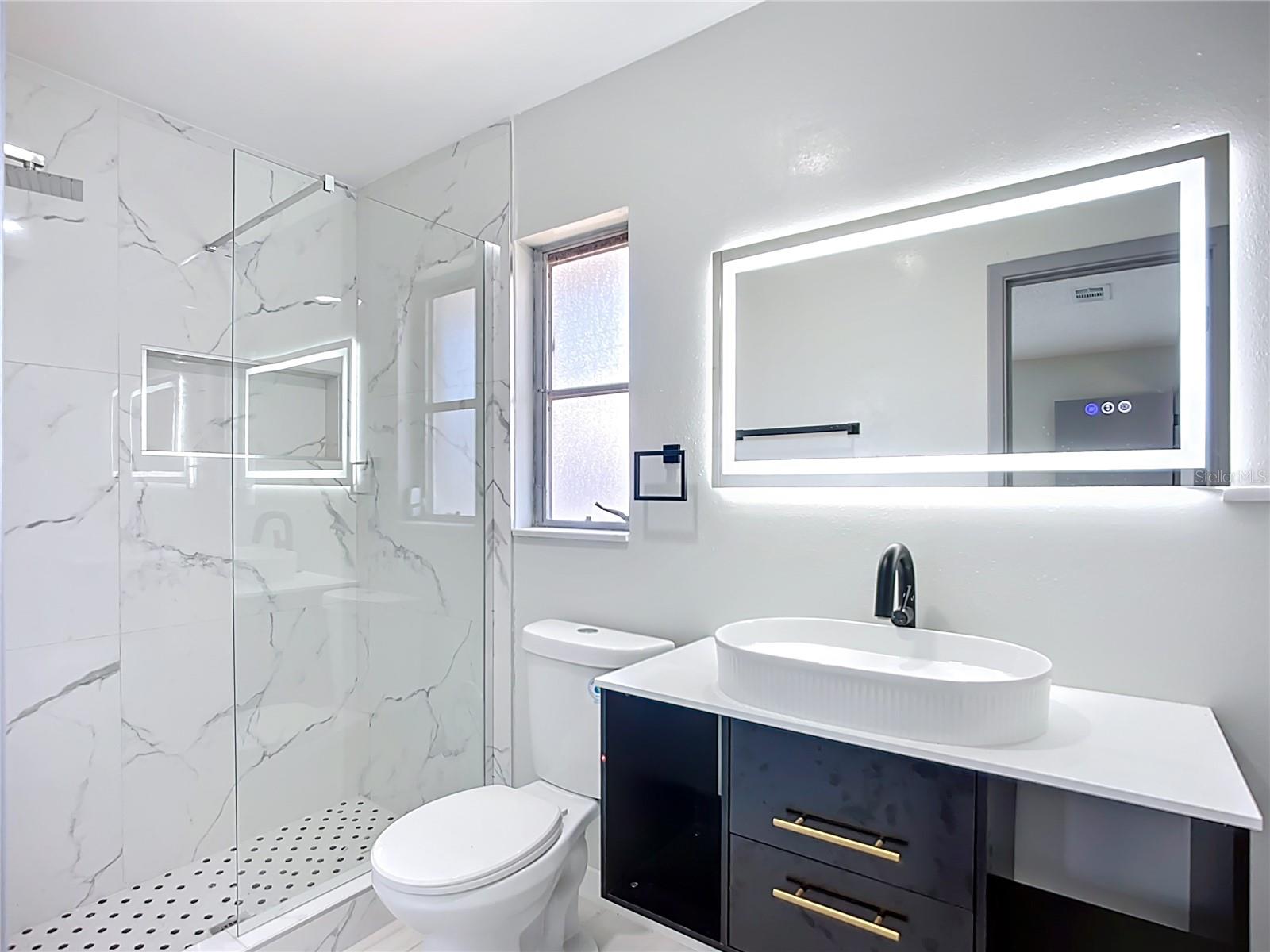 Image 18 of 33 For 3303 Cambridge Drive W