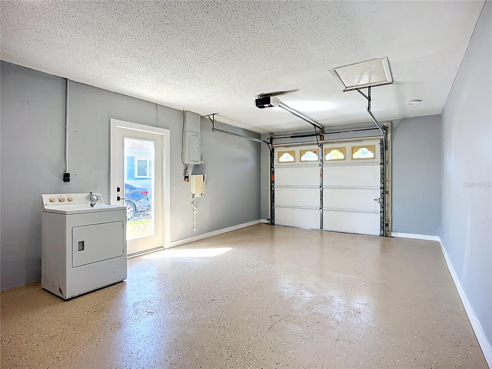 Image 21 of 33 For 3303 Cambridge Drive W