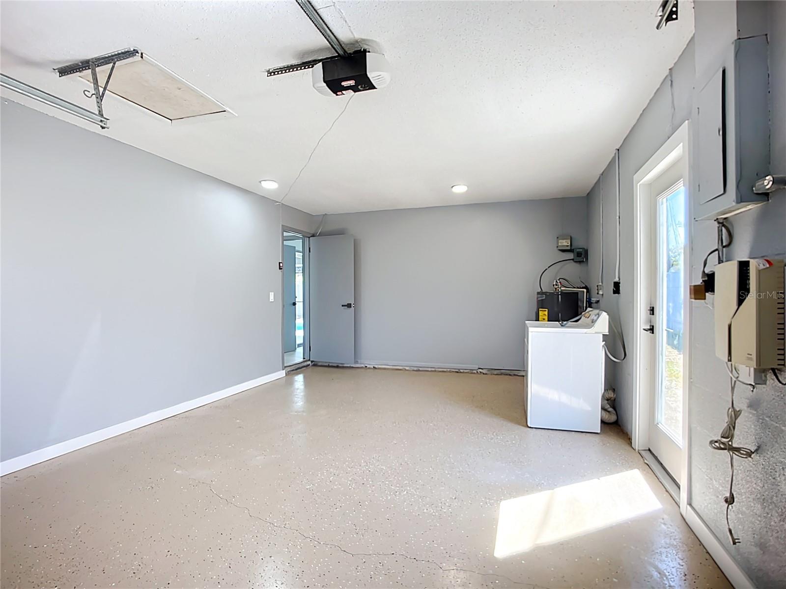 Image 22 of 33 For 3303 Cambridge Drive W