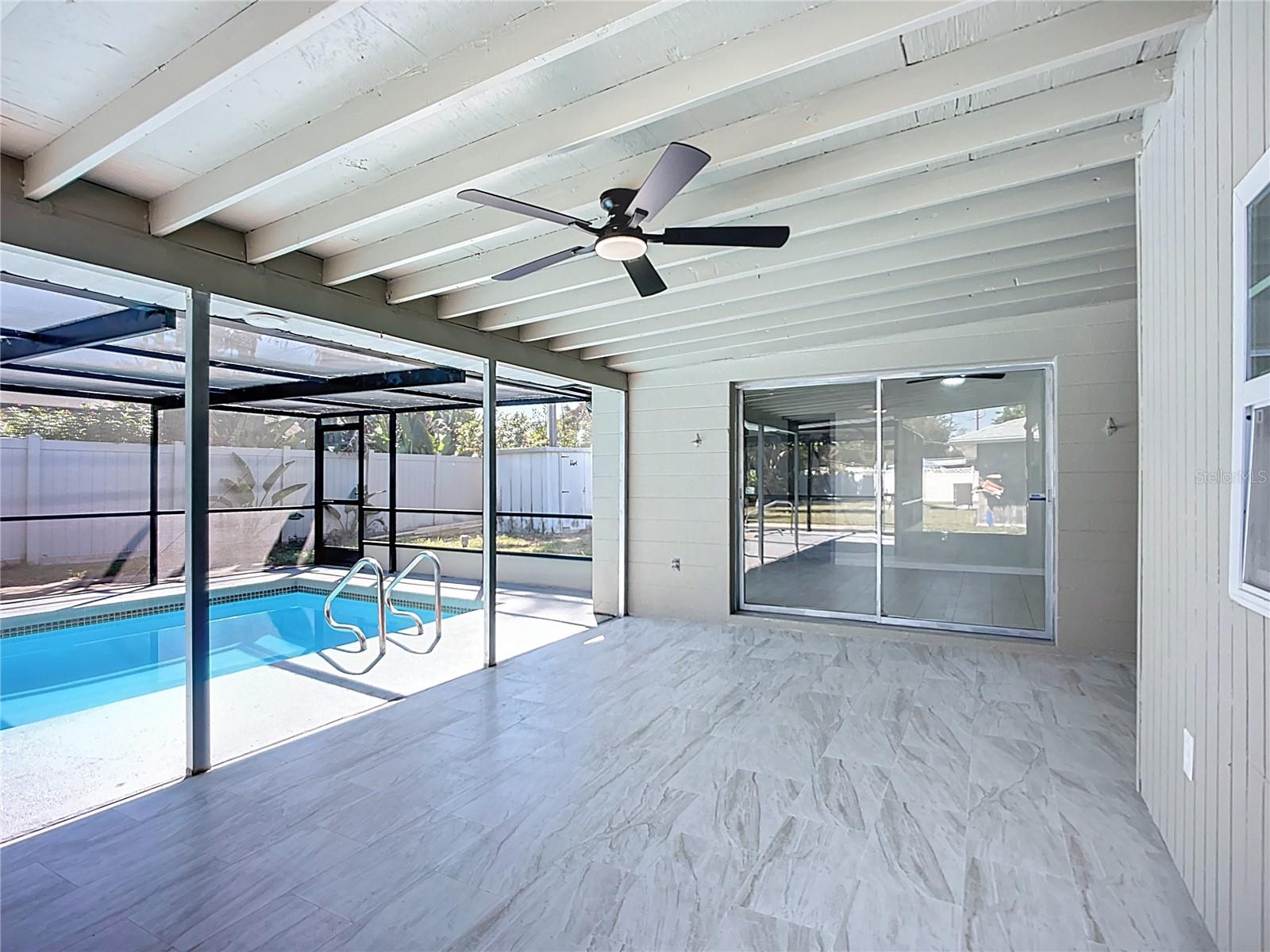 Image 23 of 33 For 3303 Cambridge Drive W