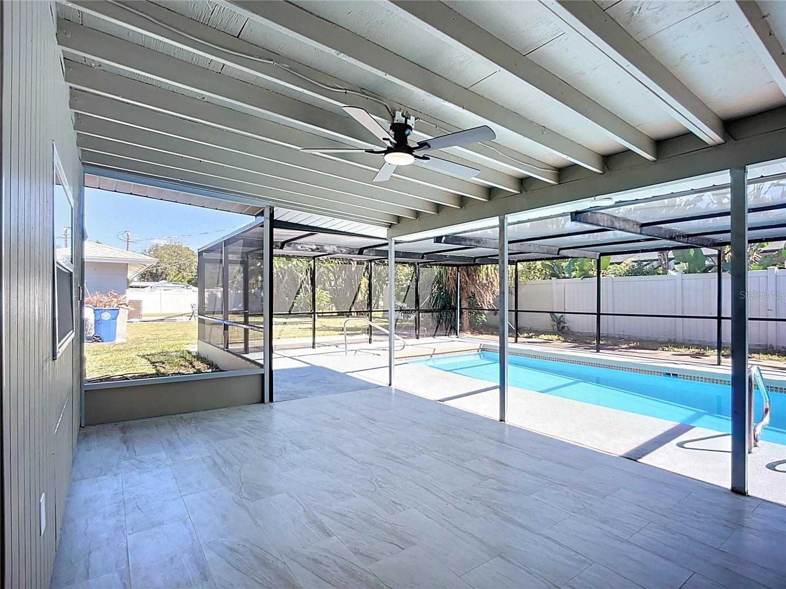 Image 24 of 33 For 3303 Cambridge Drive W