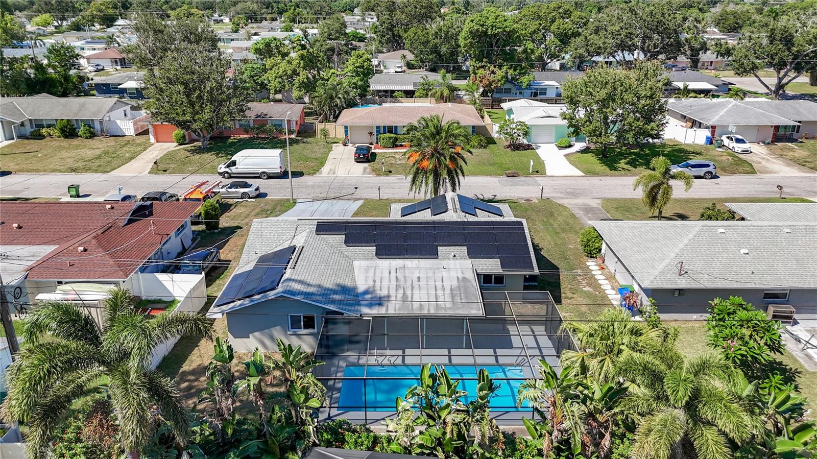 Image 29 of 33 For 3303 Cambridge Drive W