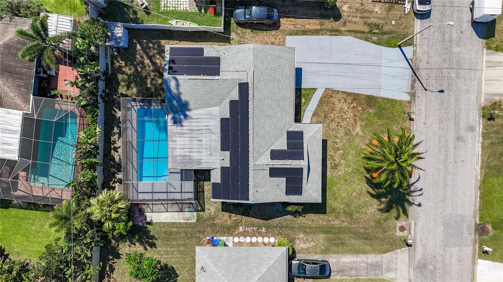 Image 31 of 33 For 3303 Cambridge Drive W