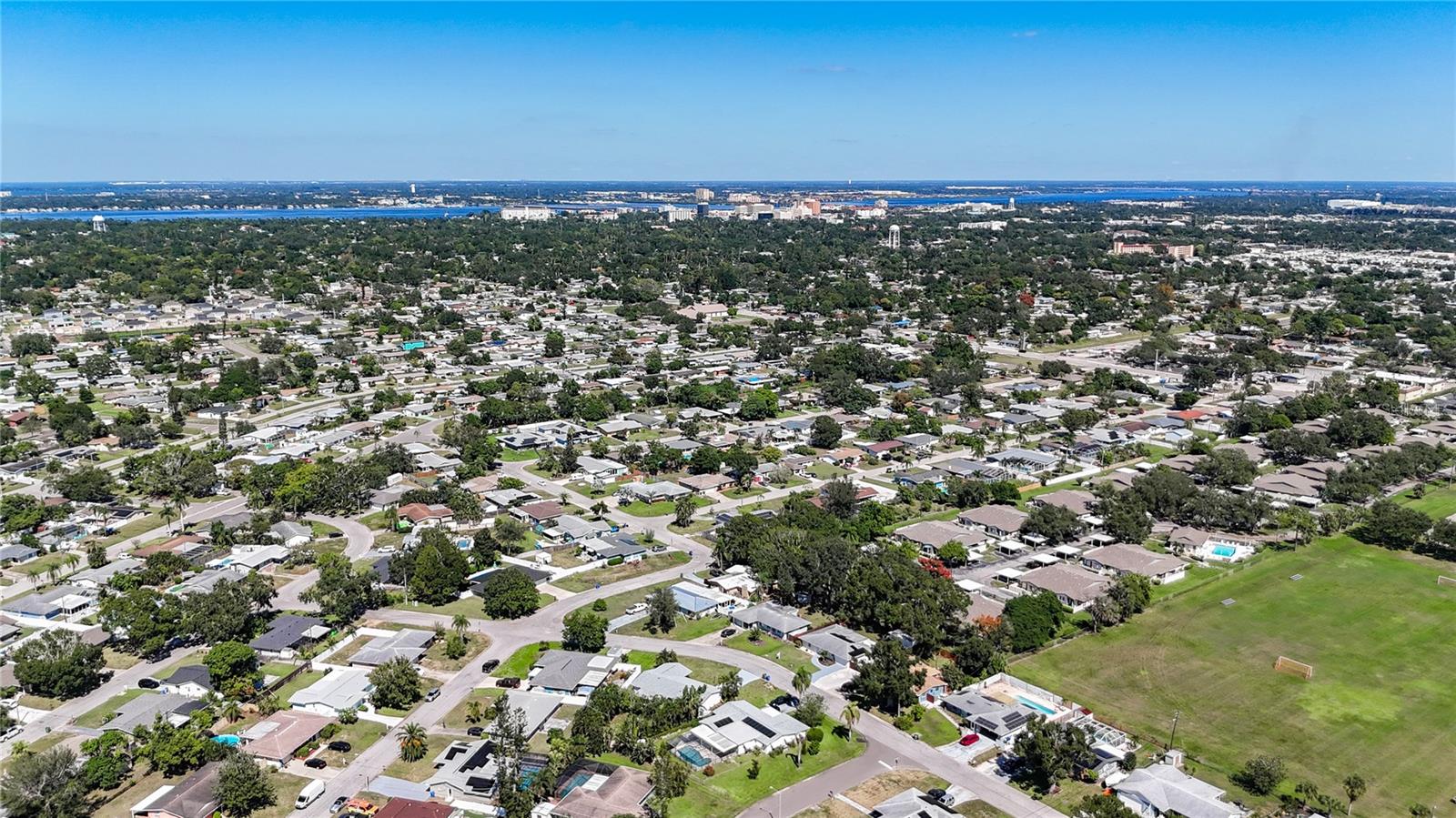 Image 33 of 33 For 3303 Cambridge Drive W