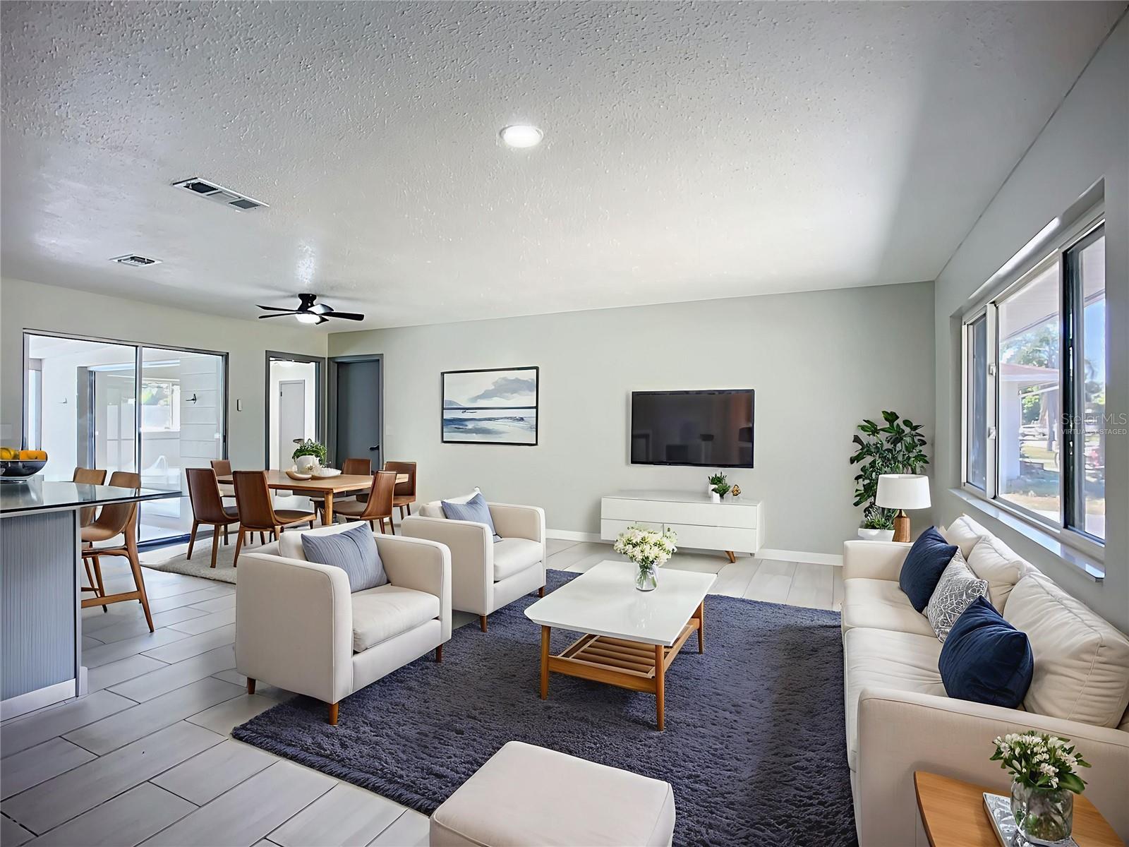 Image 4 of 33 For 3303 Cambridge Drive W