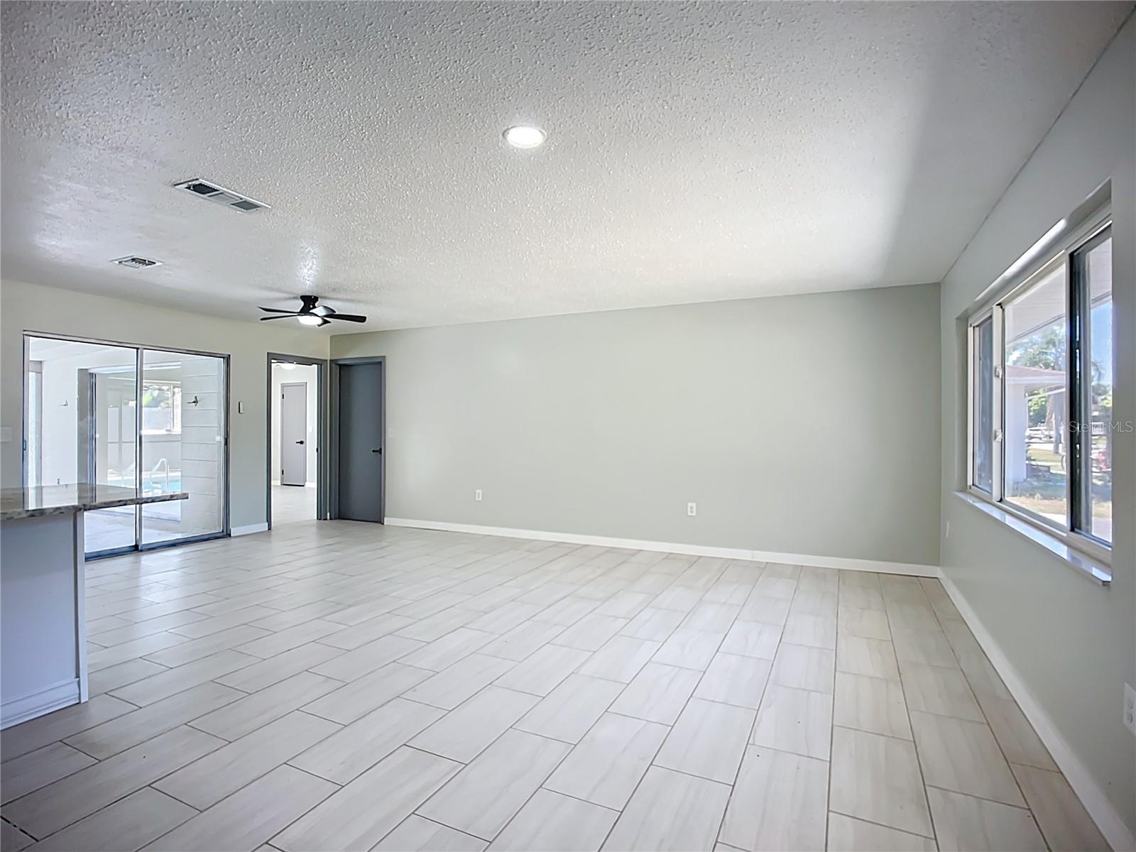 Image 6 of 33 For 3303 Cambridge Drive W