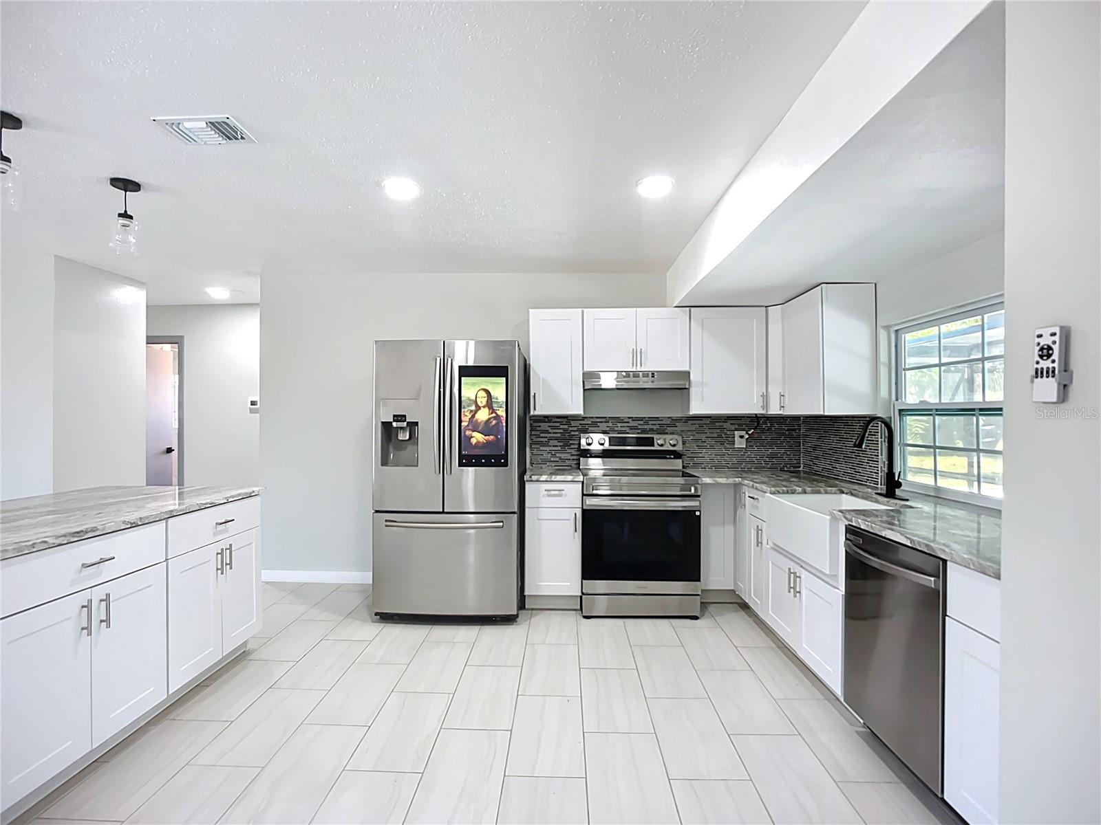 Image 8 of 33 For 3303 Cambridge Drive W