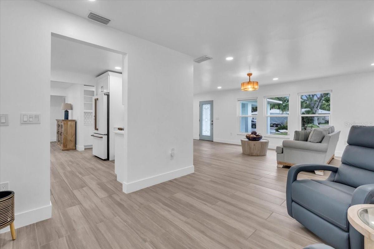 Image 18 of 42 For 8419 Sylvan Woods Drive