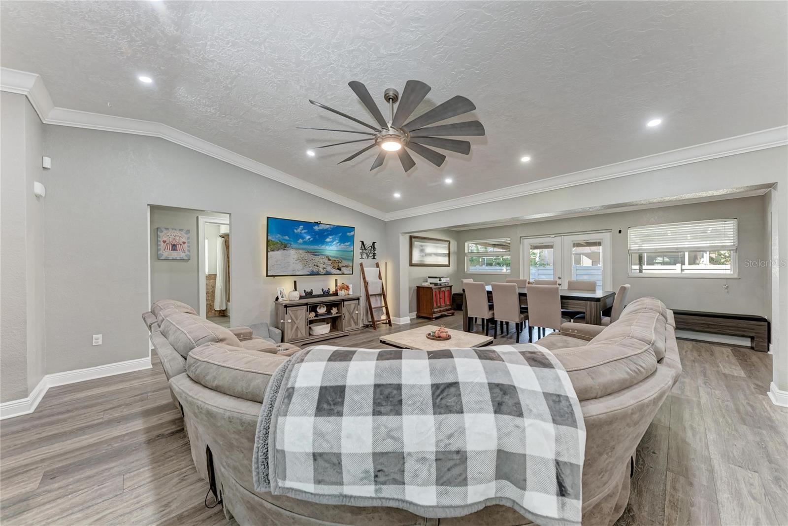 Image 6 of 35 For 4633 Glenbrooke Terrace