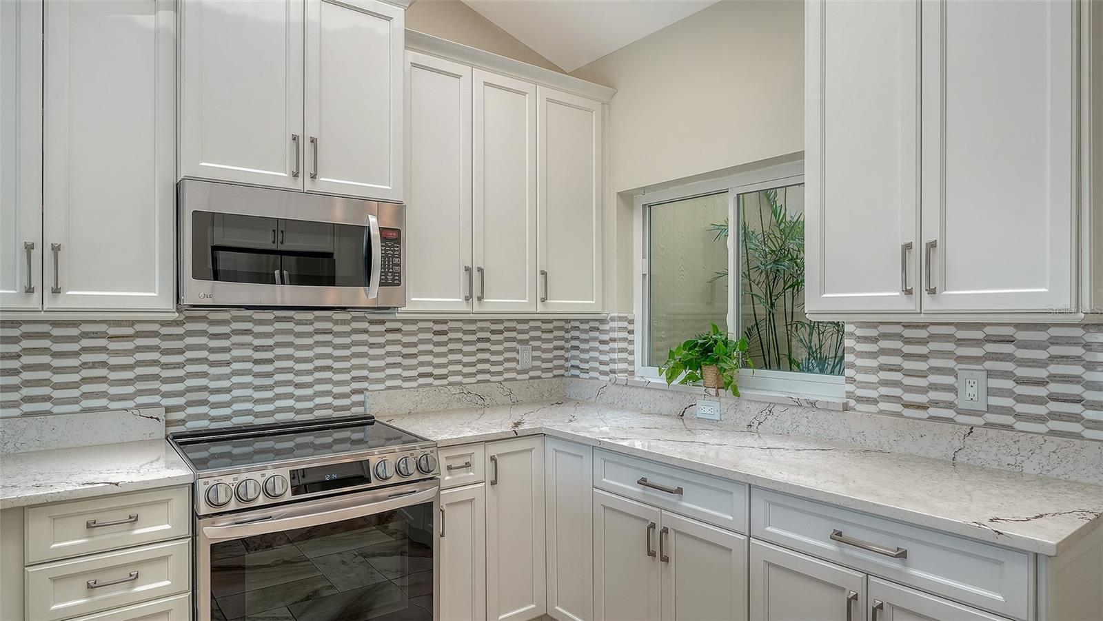 Image 15 of 61 For 2333 Harbour Oaks Drive