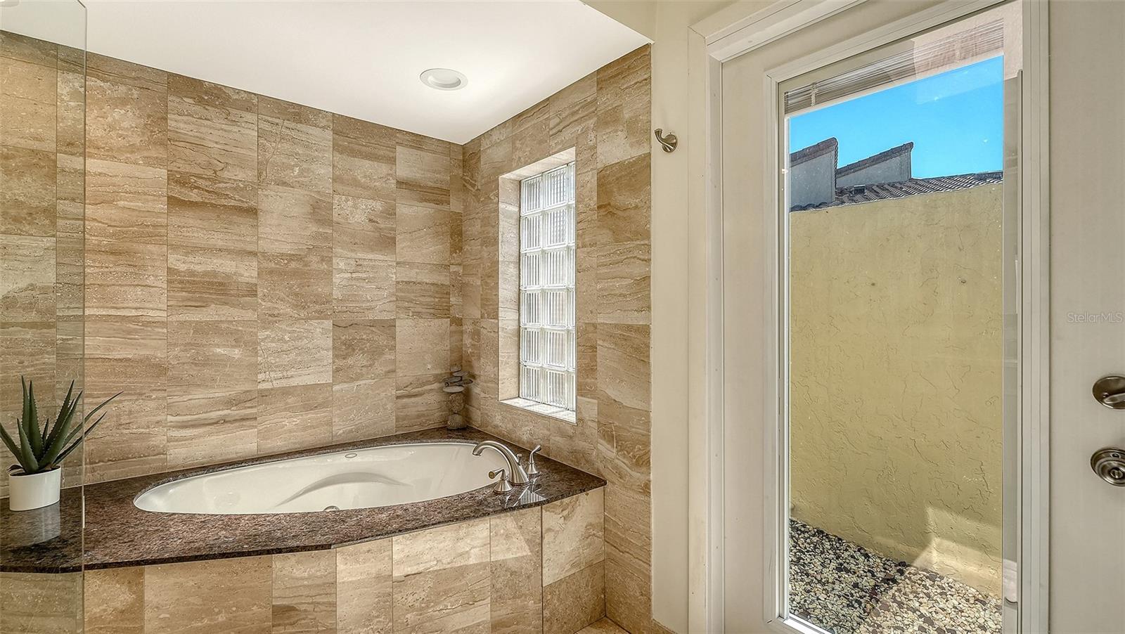 Image 24 of 61 For 2333 Harbour Oaks Drive