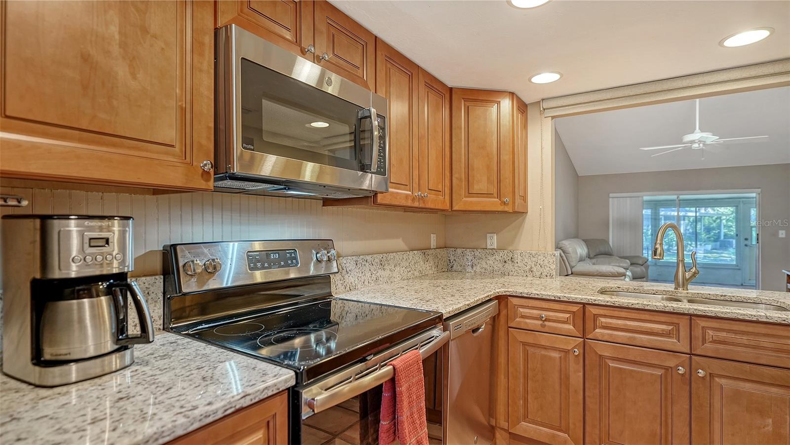 Image 11 of 33 For 734 Jefferson Avenue 734