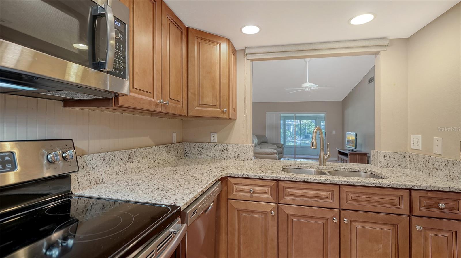 Image 12 of 33 For 734 Jefferson Avenue 734