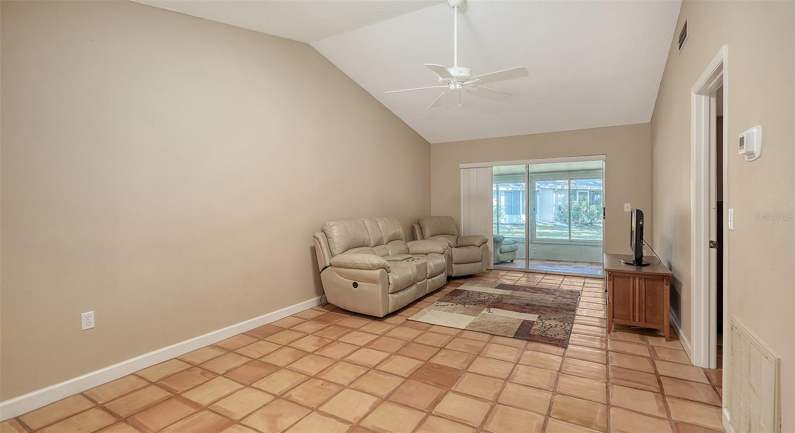 Image 13 of 33 For 734 Jefferson Avenue 734