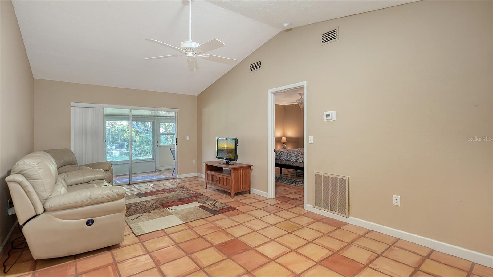 Image 14 of 33 For 734 Jefferson Avenue 734