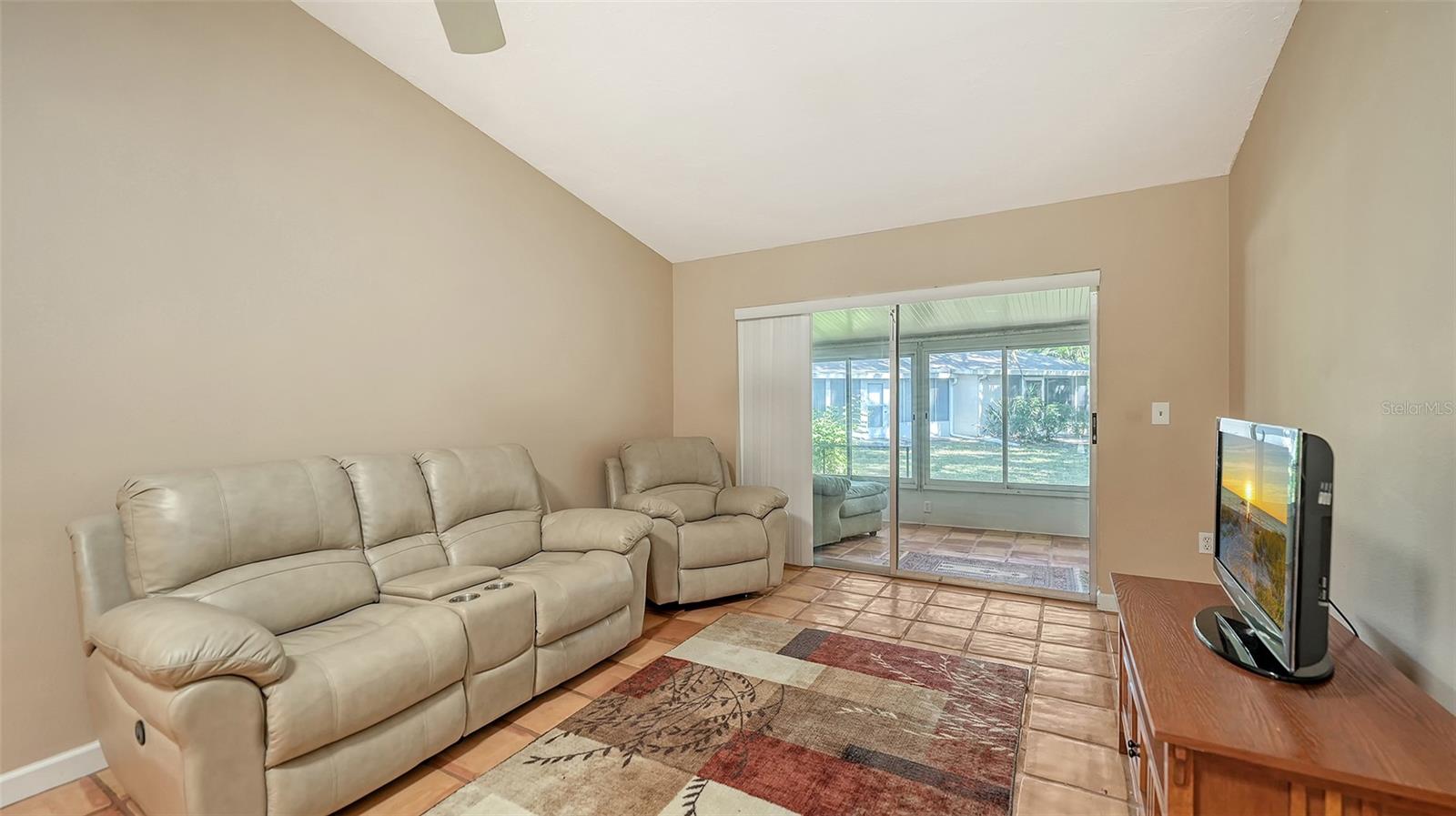 Image 15 of 33 For 734 Jefferson Avenue 734