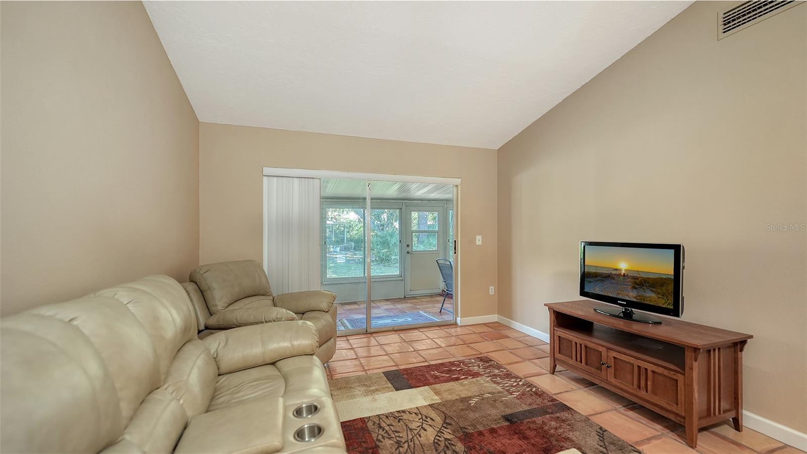 Image 16 of 33 For 734 Jefferson Avenue 734