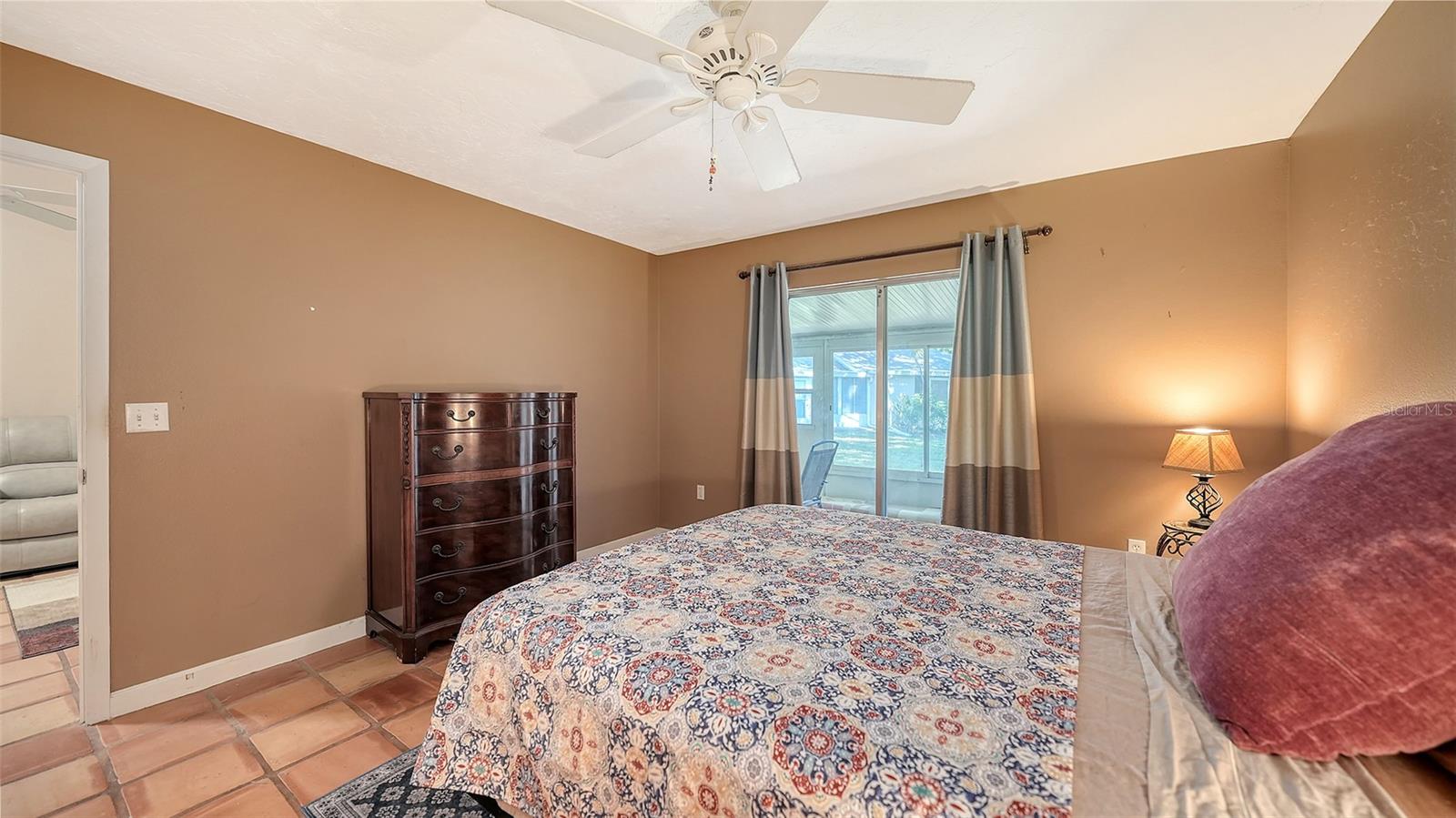 Image 22 of 33 For 734 Jefferson Avenue 734