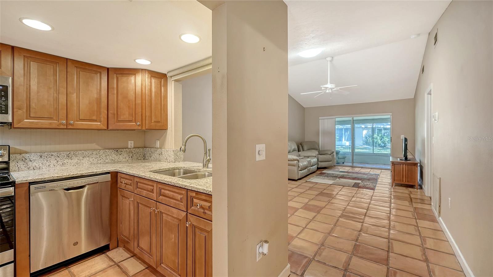 Image 6 of 33 For 734 Jefferson Avenue 734