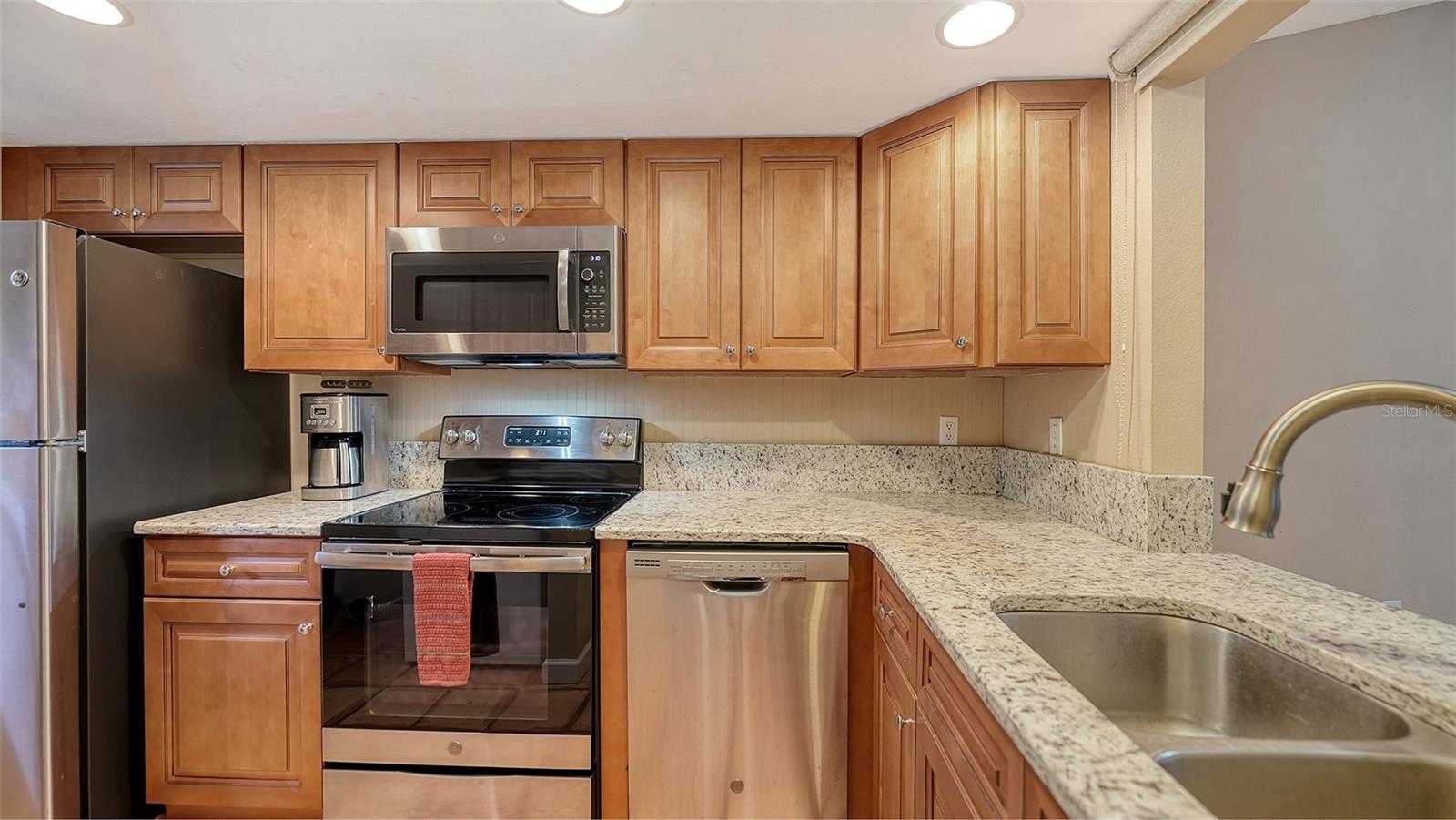 Image 8 of 33 For 734 Jefferson Avenue 734